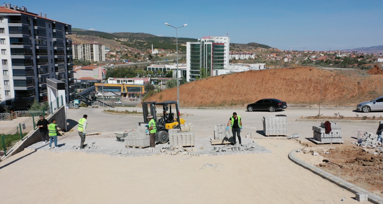 yol-yapim-calismalarimizi-araliksiz-surduruyoruz
